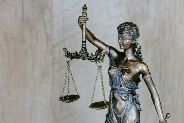 Luật sư trợ giúp pháp lý